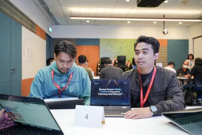 Working through the Spead AI pitch during the program